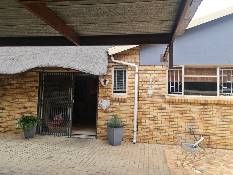 3 Bedroom Property for Sale in Rustenburg Central North West